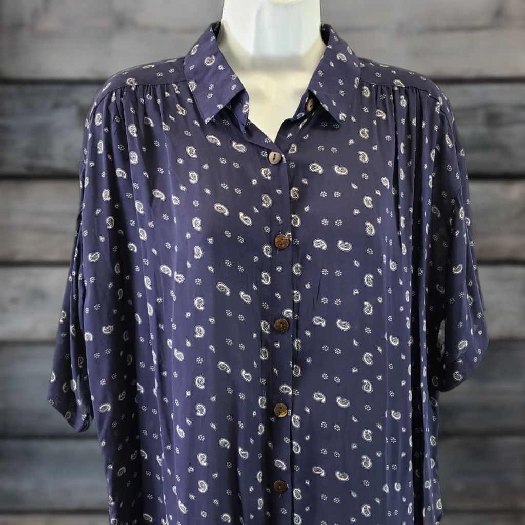 Urban Outfitters Urban Outfitters Womens Button Front Shirt Sz Small Blue White Paisley Oversized Size S / US 4 / IT 40 - 1 Thumbnail