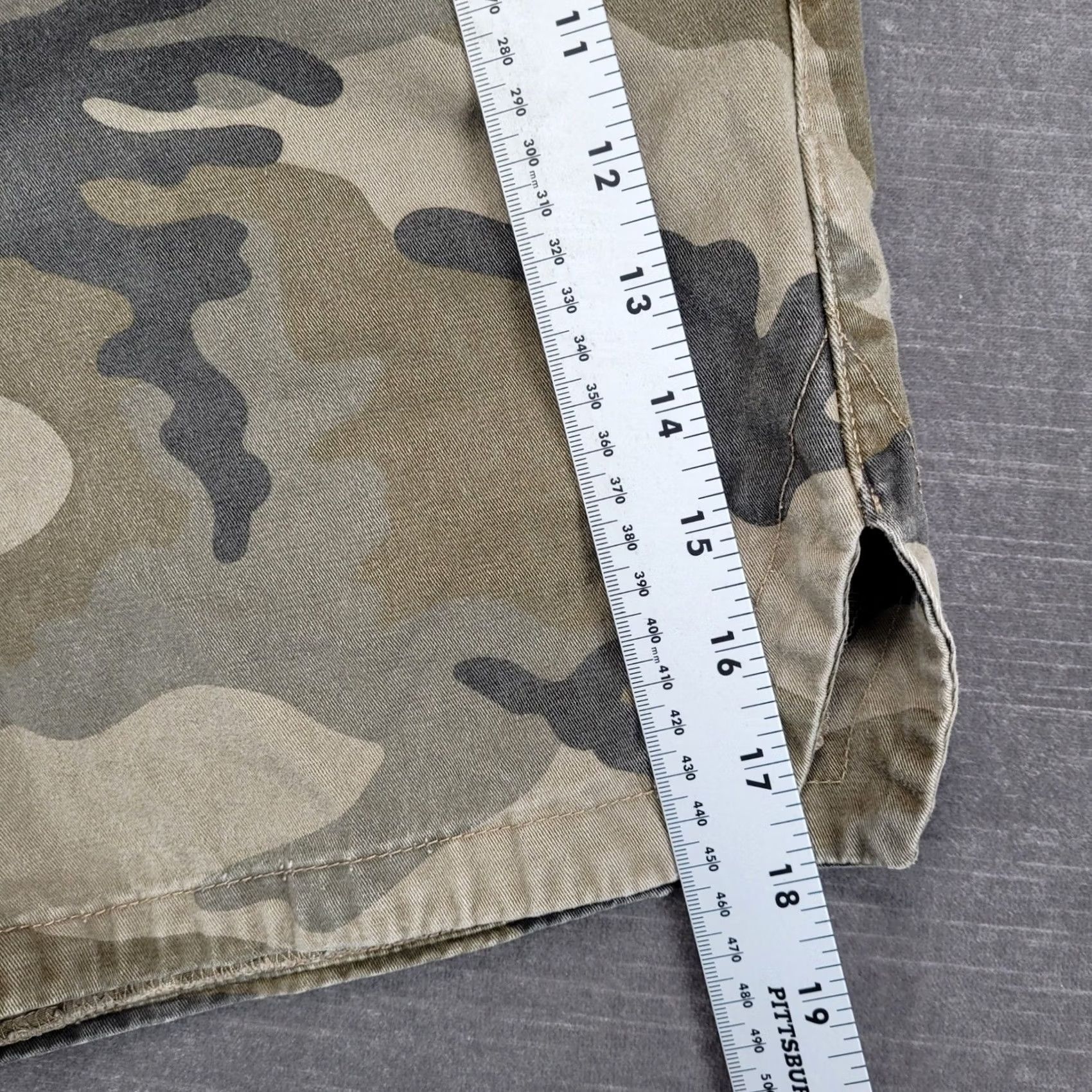 Forever 21 FOREVER 21 Men's Cargo Shorts Camo Elastic Waist Drawstring Large L Green Casual Size US 33 - 6 Thumbnail