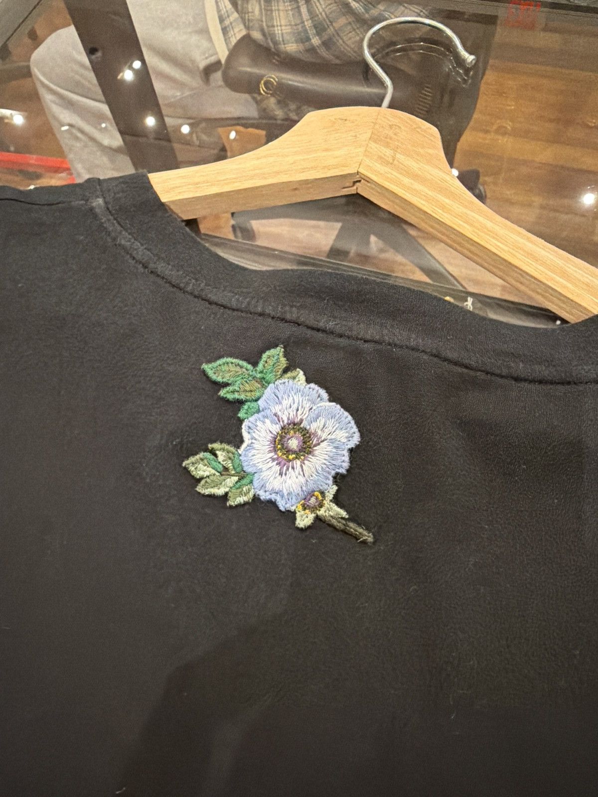 Gucci Gucci Oversized Black Tee w Embroidered Flower Appliqué Size US XL / EU 56 / 4 - 3 Thumbnail