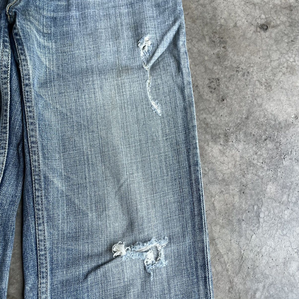 Levi's Vintage Clothing 🔥Vintage Levis Stoned Washed Ripped Distress Denim Jeans Size US 31 - 10 Thumbnail