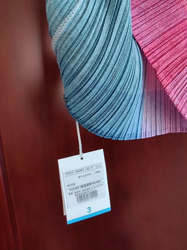 Issey Miyake Issey Miyake size:3 Light blue rainbow photon Mosaic top Size S / US 4 / IT 40 - 8 Thumbnail