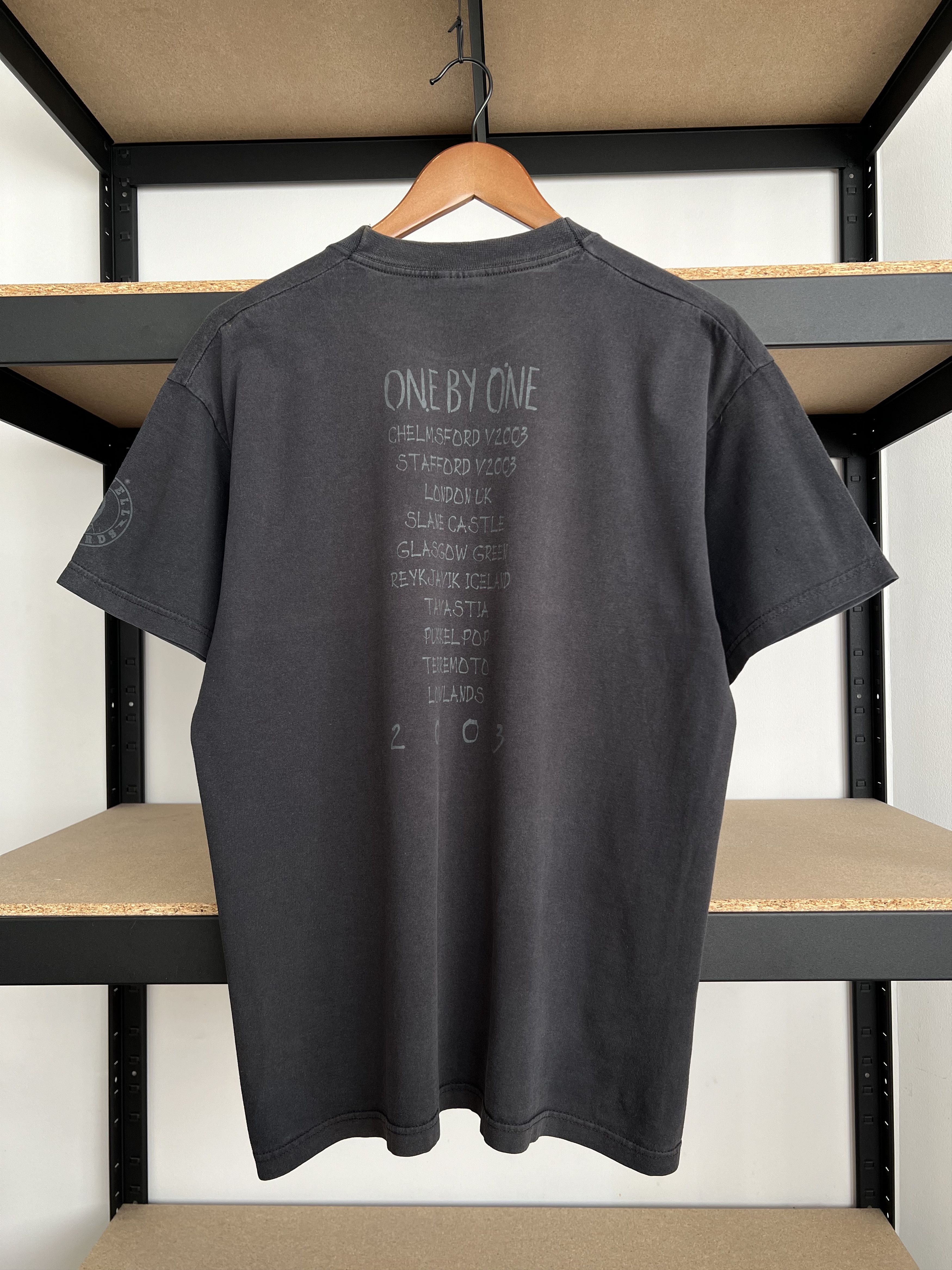 Band Tees Vintage 2003 Foo Fighters One By One Black T-shirt Size US M / EU 48-50 / 2 - 2 Thumbnail