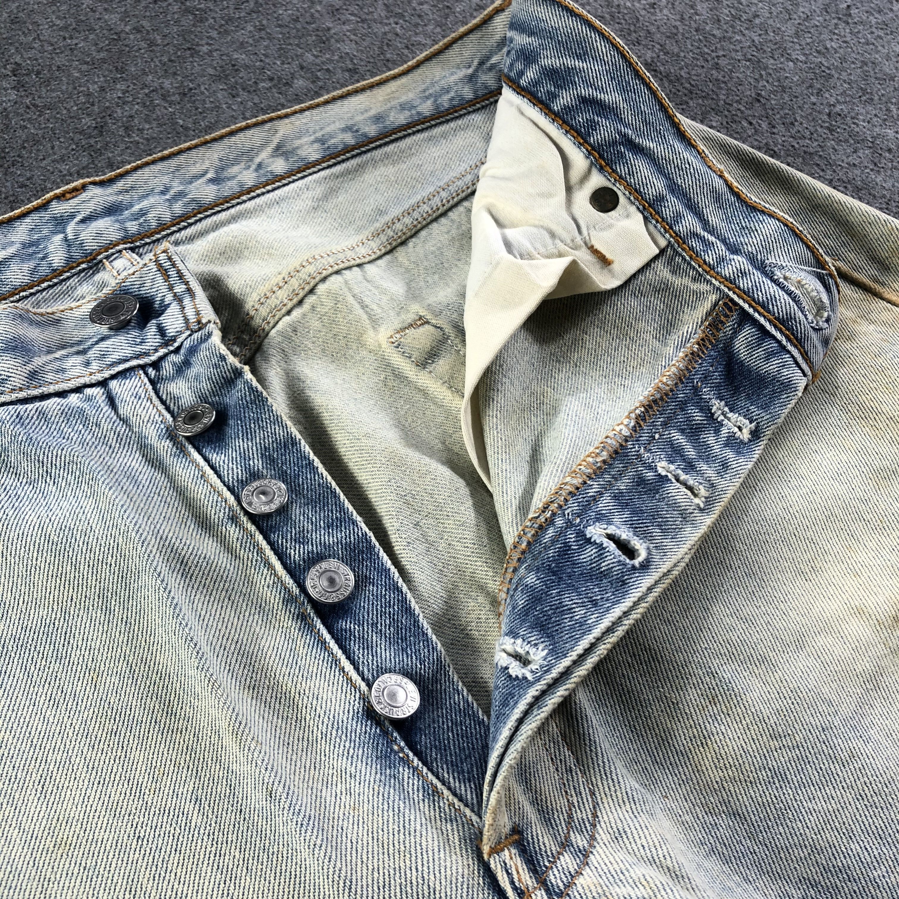Levi's Vintage Light Wash Levis 501 Jeans-J2775 Size US 35 - 8 Thumbnail