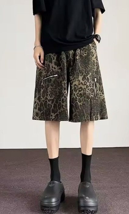 Other Cargo Multi Pocket Shorts - Leopard Print Trend Size US 33 - 5 Thumbnail