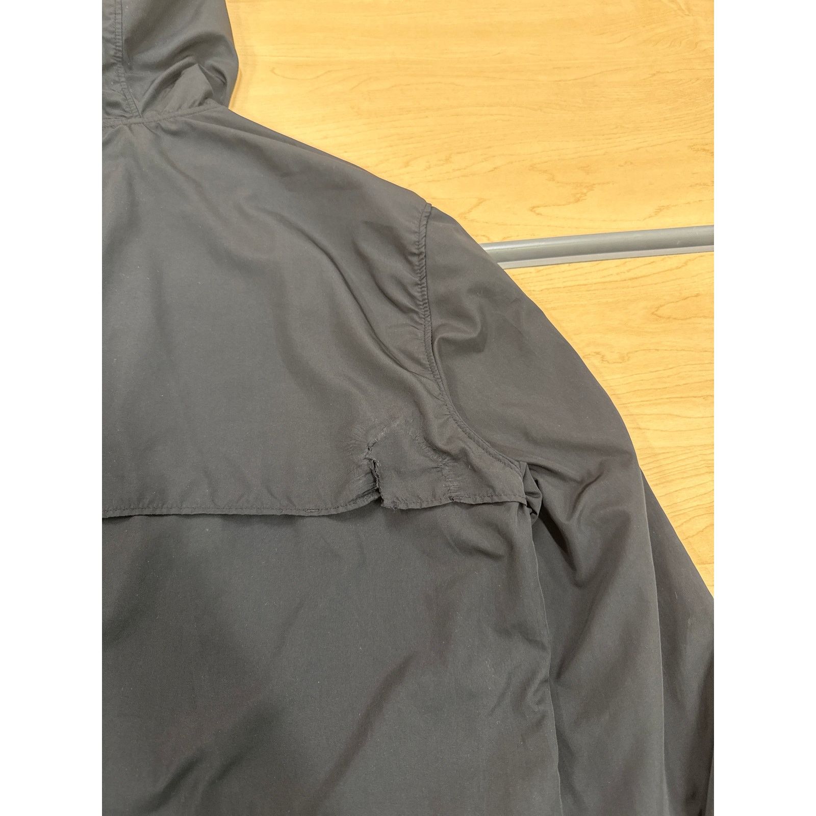 Hurley Hurley Men’s Hooded Windbreaker Jacket Black Size L – Flawed Size US L / EU 52-54 / 3 - 5 Thumbnail