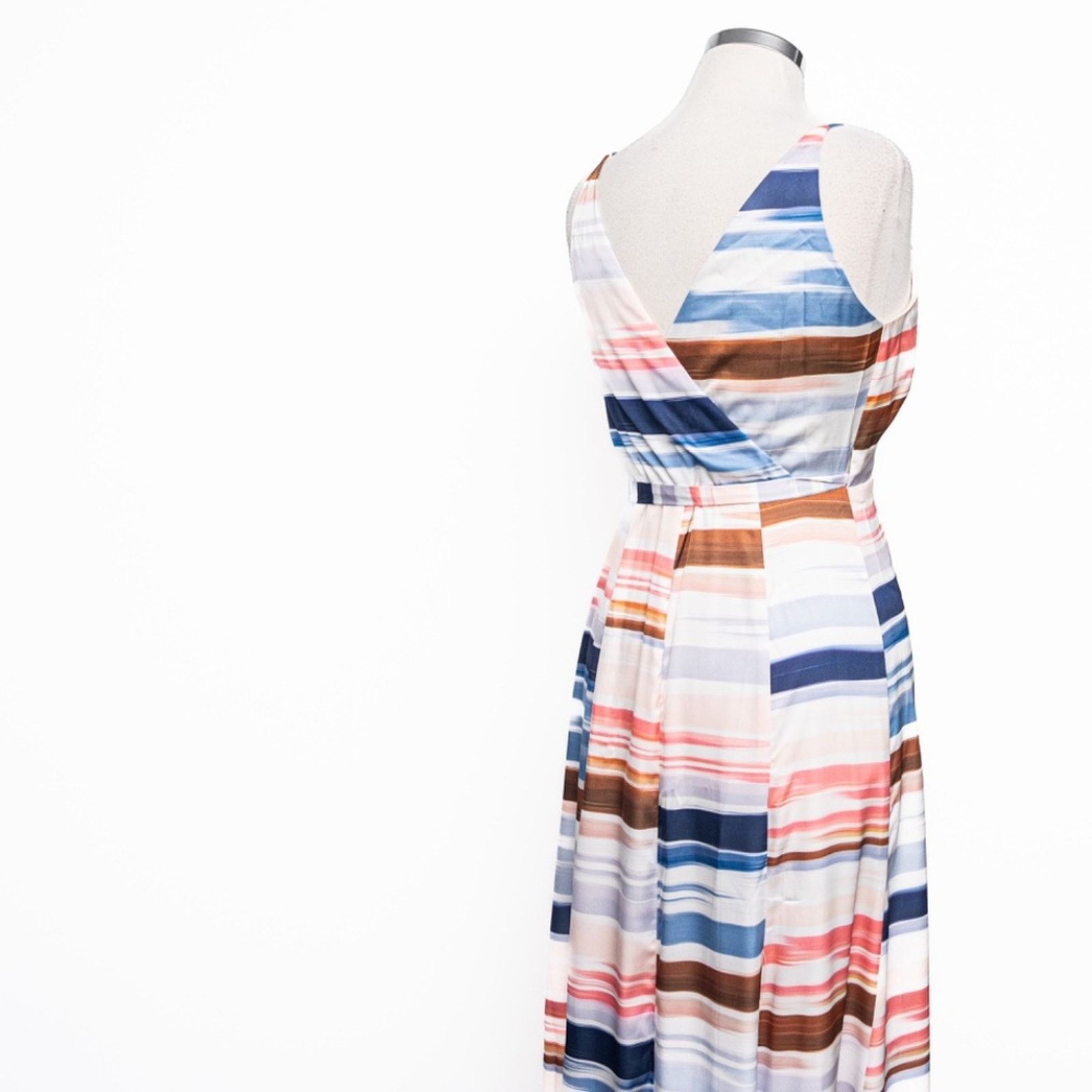 Hutch Hutch. Leah Satin Midi Wrap Dress. Size XS / US 0-2 / IT 36-38 - 10 Thumbnail