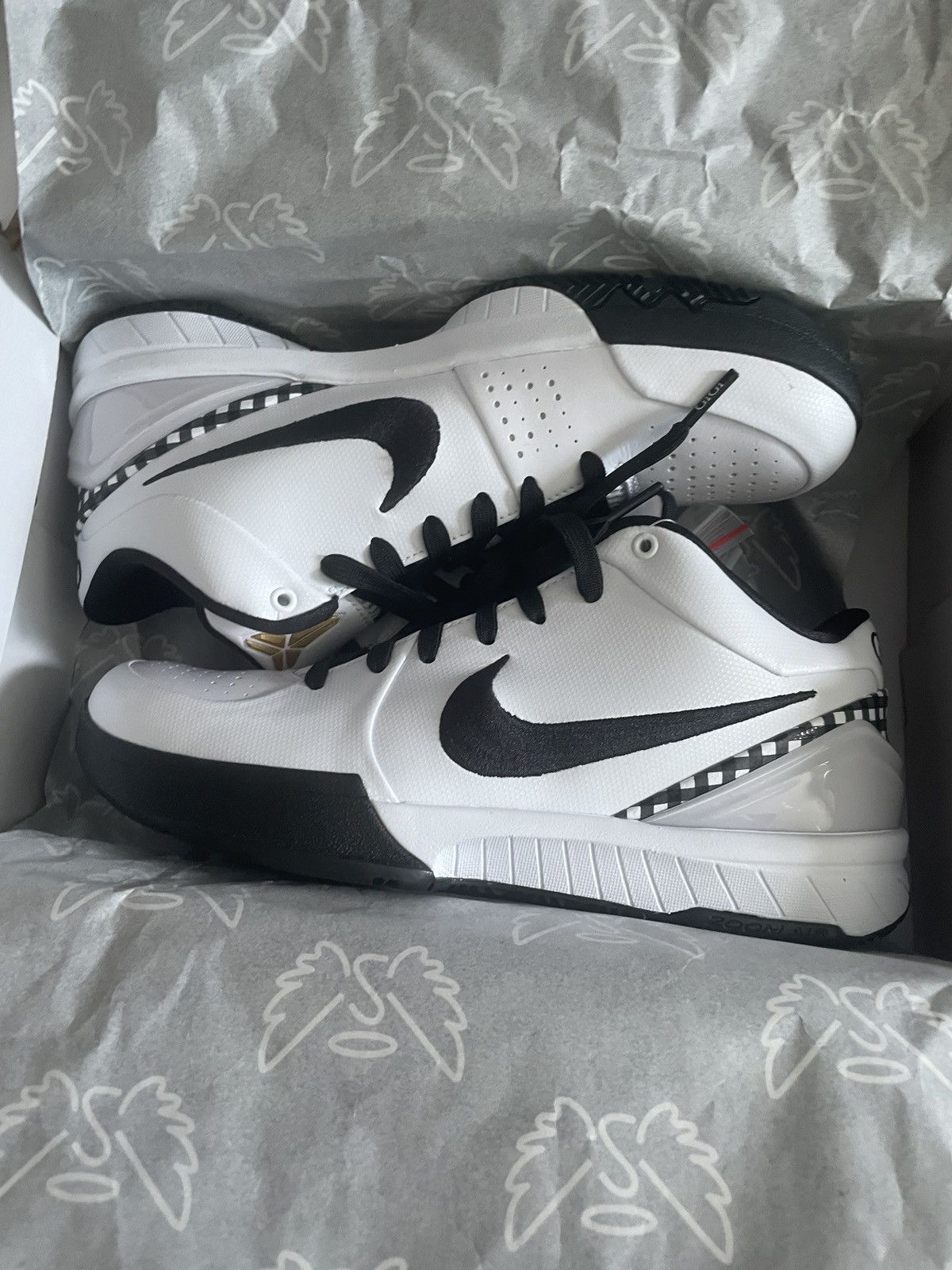 Jordan Brand × Nike Brand new Kobe 4 IV mambacita gigi Size US 7 / EU 40 - 5 Thumbnail