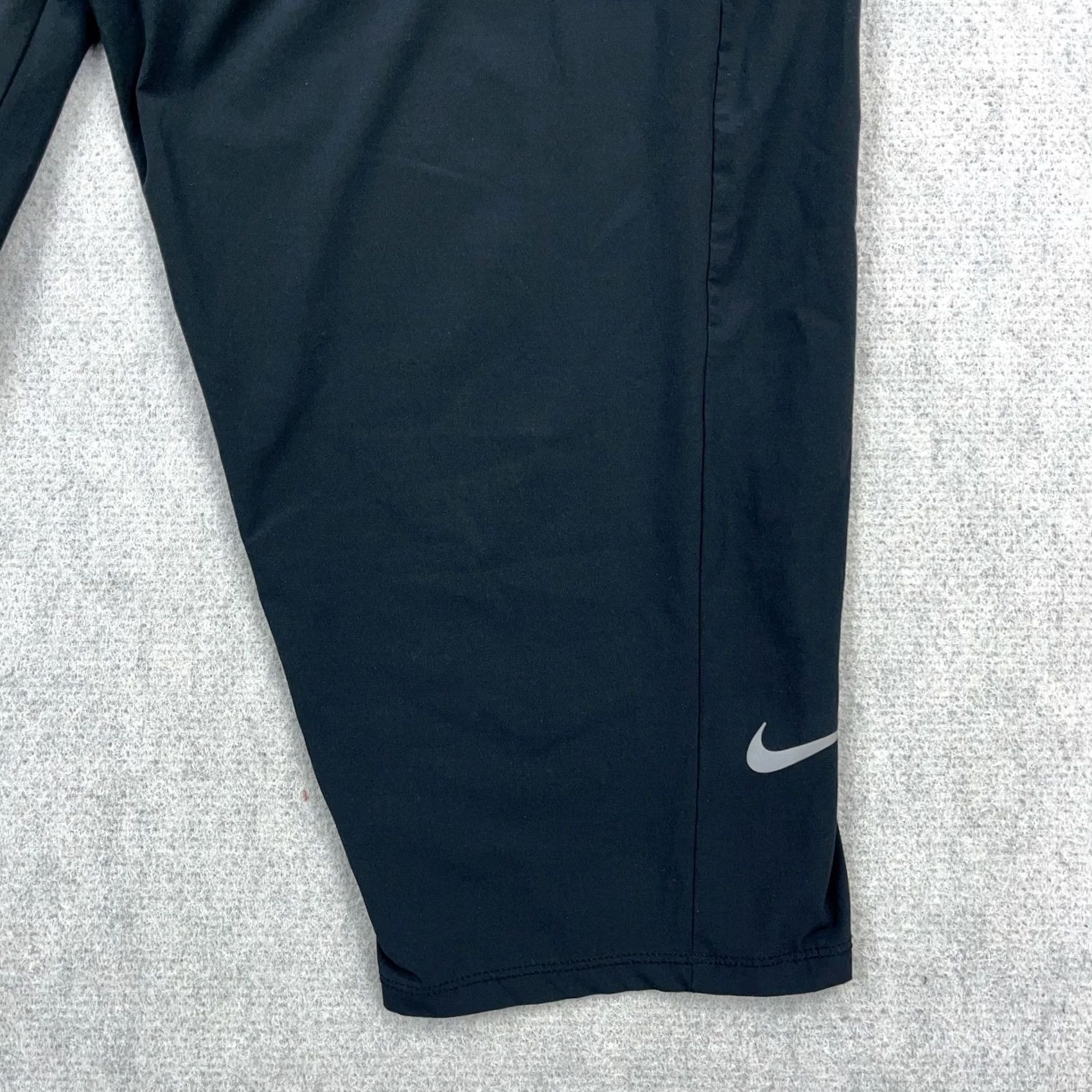 Nike Nike Dri-FIT Pants Women 2X Black Cropped Windbreakers Joggers Featherlight Dri-Fit Size 40" / US 18 - 5 Thumbnail