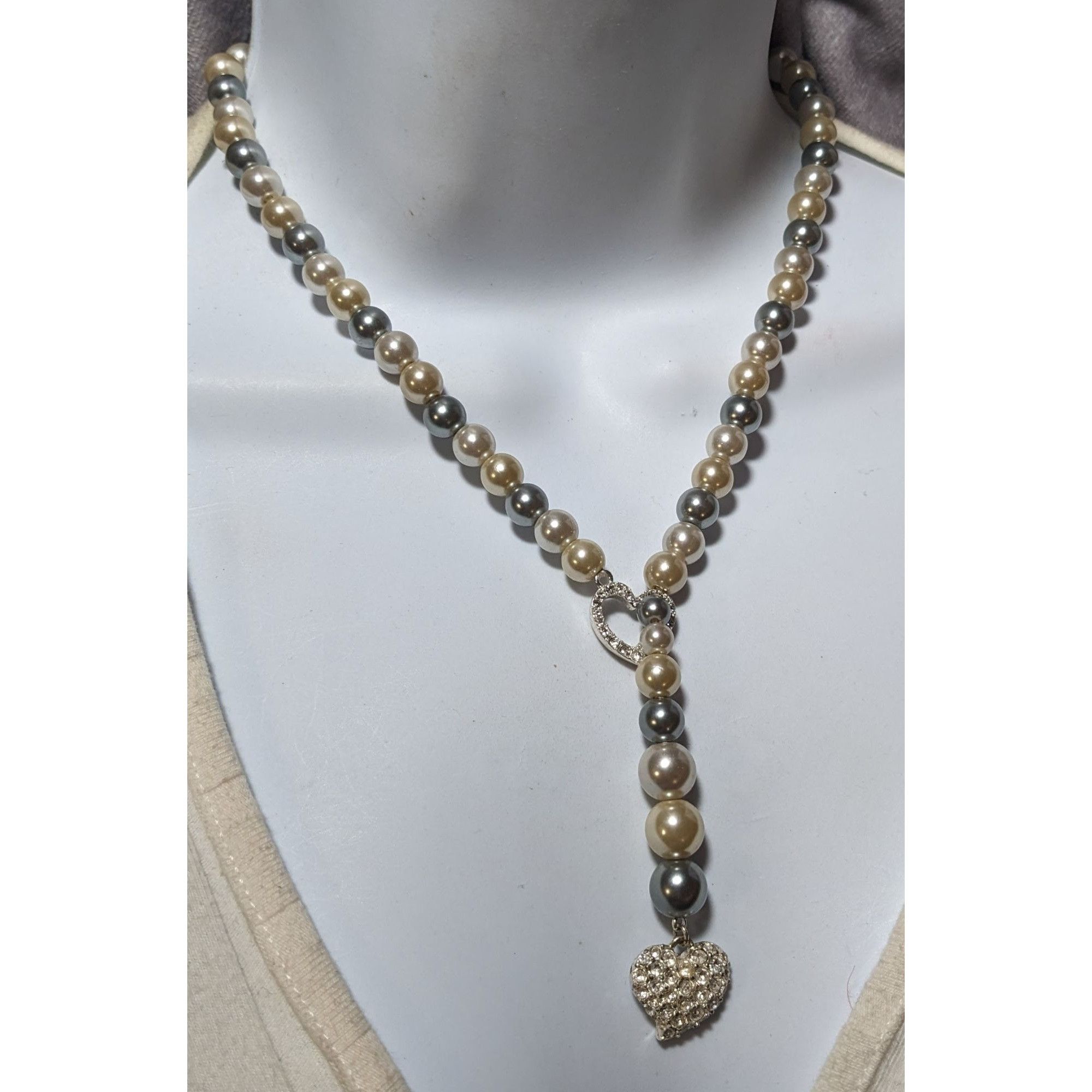 Other Vintage Avon Grey And White Faux Pearl Silver Tone Rhineston Size ONE SIZE - 8 Thumbnail