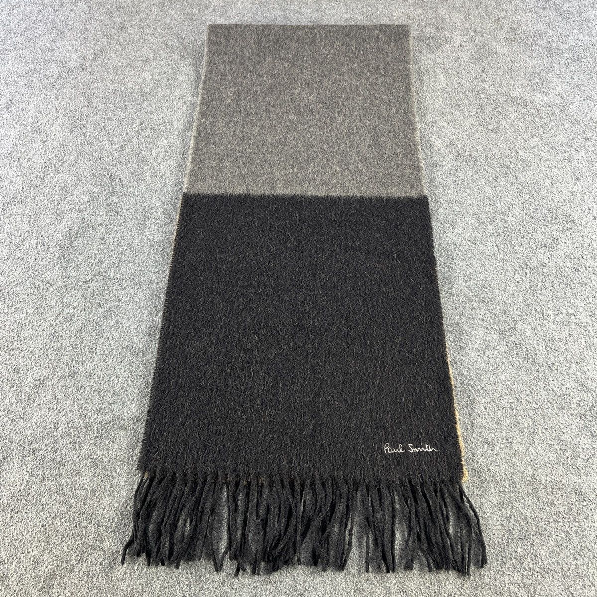Paul Smith Scarf / Muffler / Neckwear T1369