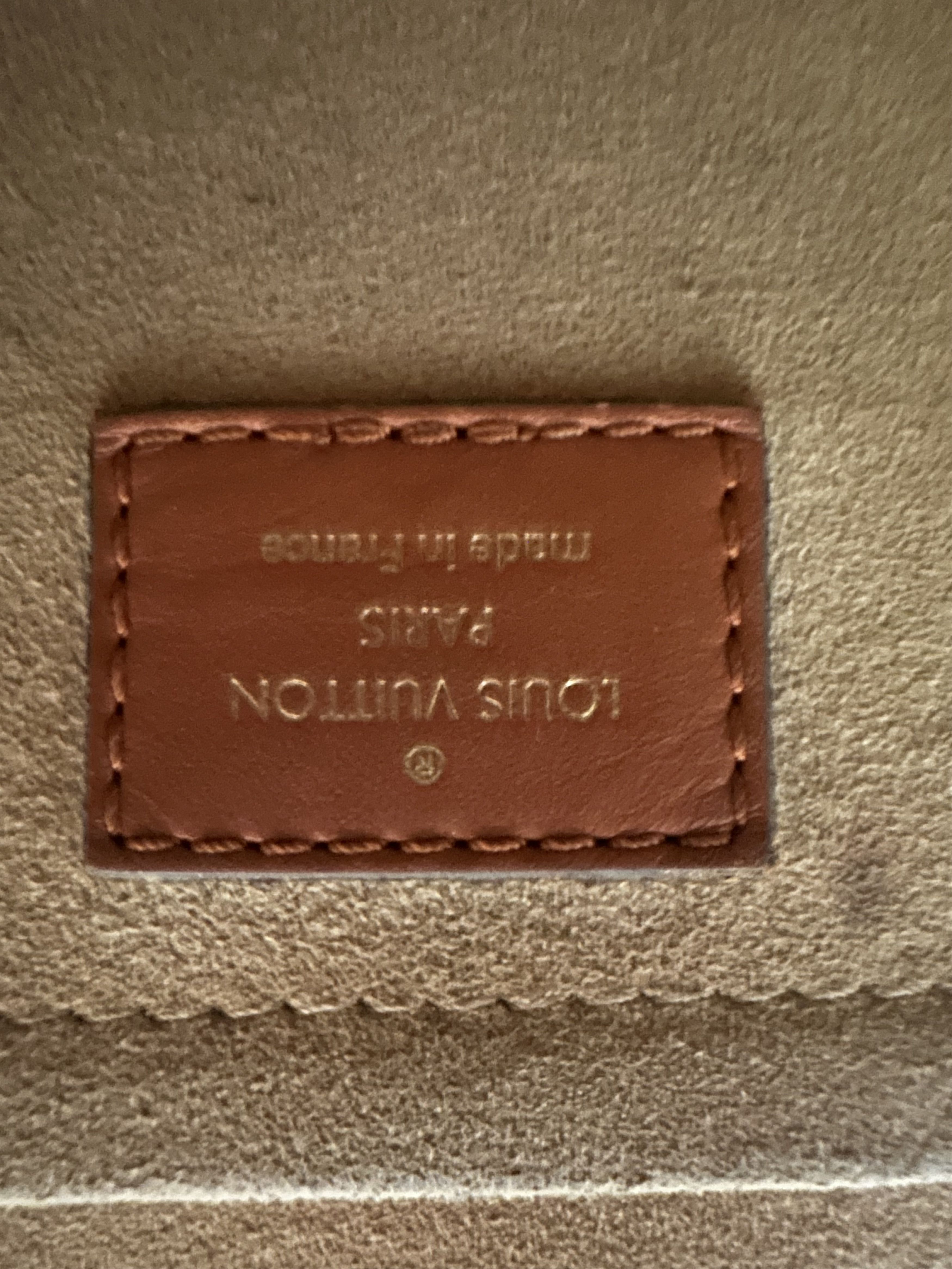 Louis Vuitton Louis Vuitton On My Side MM Size ONE SIZE - 3 Thumbnail