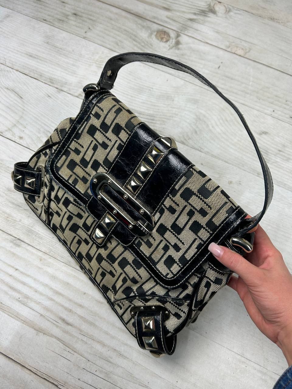 Guess Vintage Guess Leather Monogram Shoulder Bag Y2K Size ONE SIZE - 2 Thumbnail