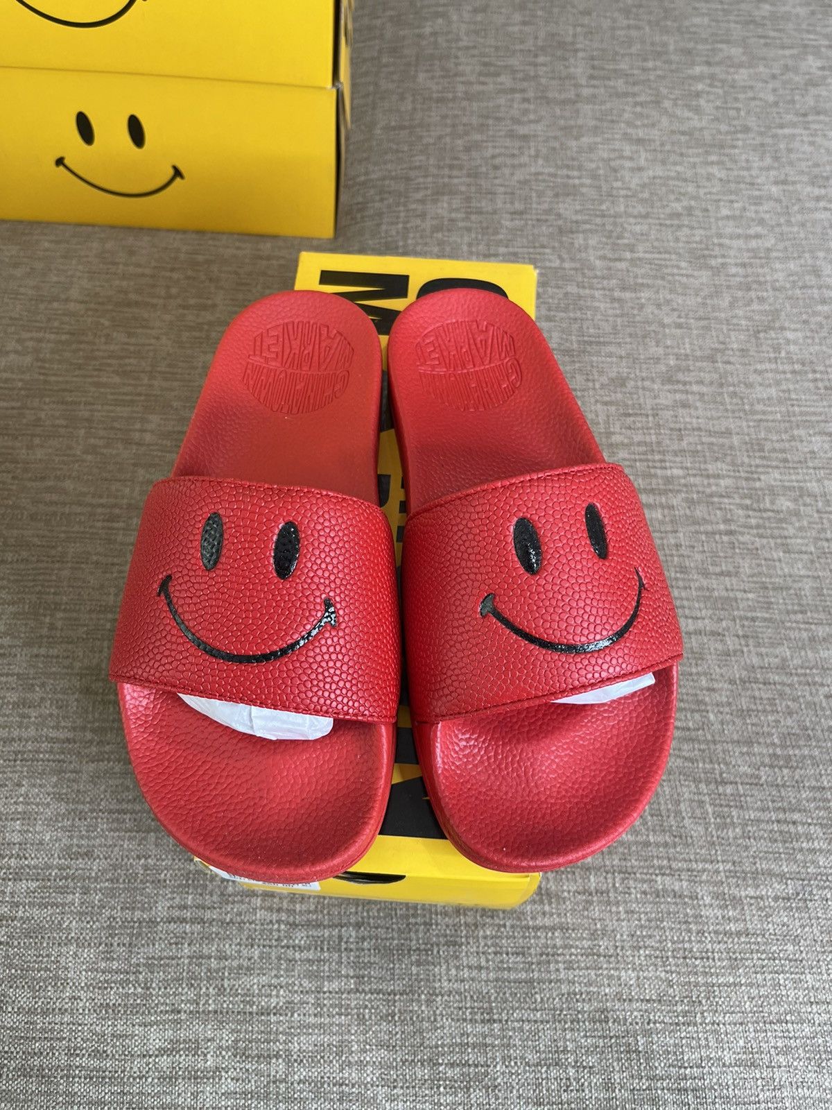 Market Chinatown Market Smiley Red Black Slides Size US 7 / EU 40 - 2 Thumbnail