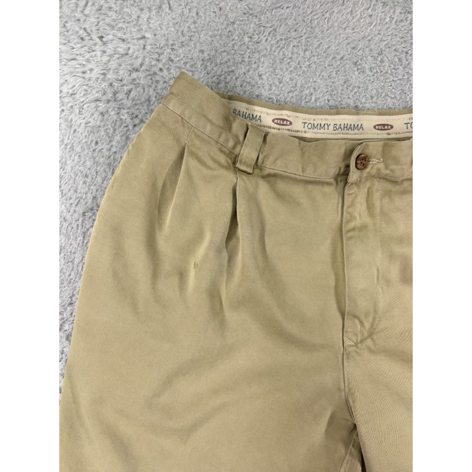 Tommy Bahama Tommy Bahama Shorts Mens 35 Beige Pleated 100% Silk Beach Pool Resort Vacation Size US 35 - 7 Thumbnail