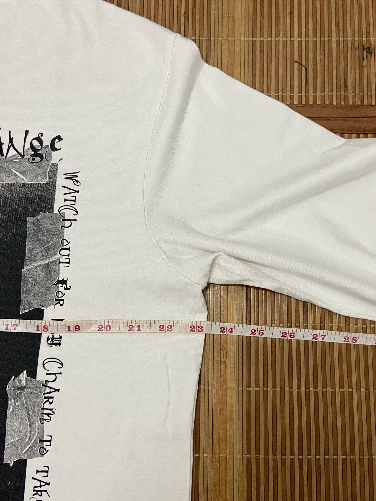 Other KIRIN STRANGE BUNNY GIRL GRAPHICS TEE Size US L / EU 52-54 / 3 - 7 Thumbnail