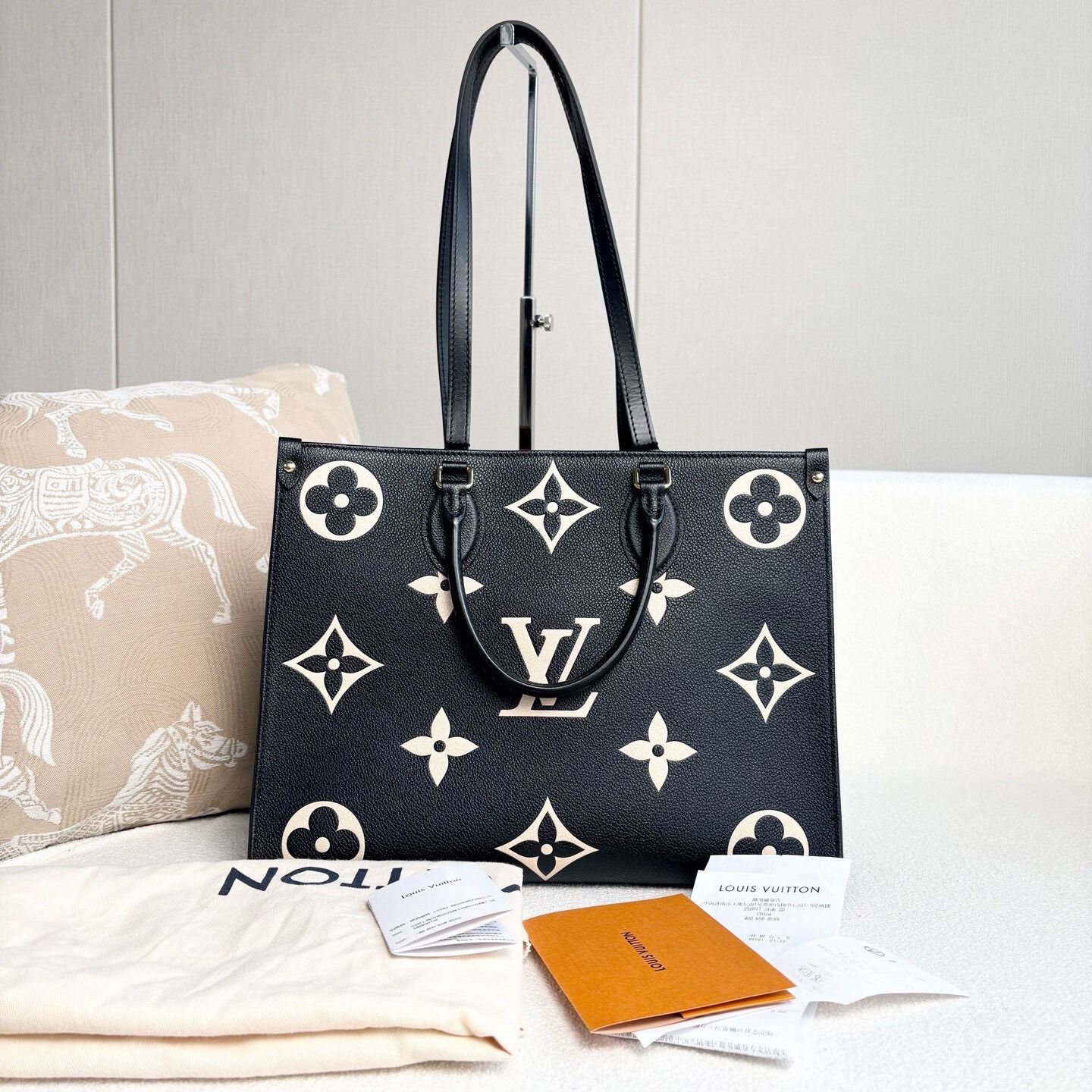 Louis Vuitton Pre-loved Bag Very good condition Size ONE SIZE - 1 Thumbnail
