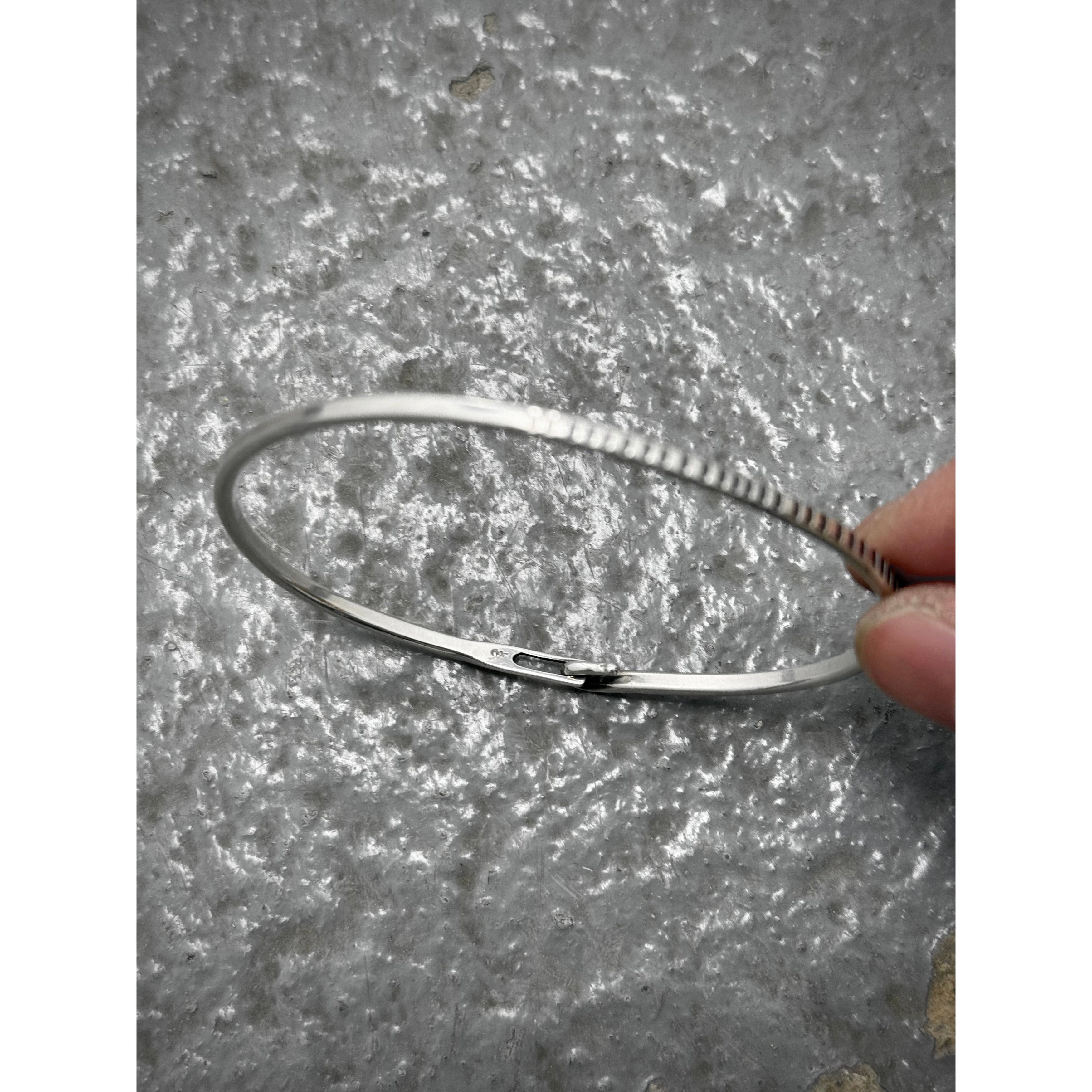 Werkstatt Munchen WERKSTATT:MÜNCHEN 'M2640SITR' .925 Silver Trace Hook Bangle Size ONE SIZE - 4 Thumbnail