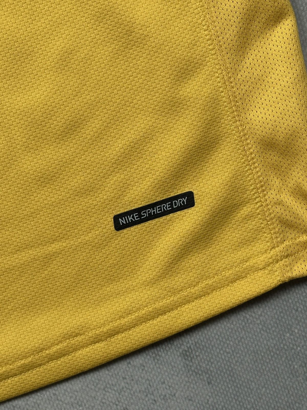 Nike Vintage 2006 Club America Nike Home Jersey Yellow Bimbo Size US L / EU 52-54 / 3 - 10 Thumbnail