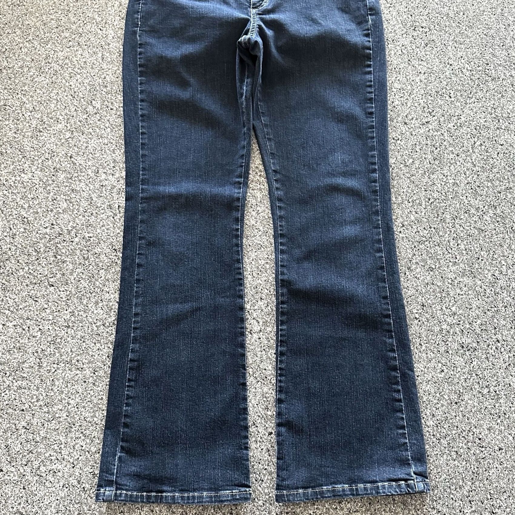 Lee Lee Jeans Womens Jeans 10 Short 29x29 Slender Secret Low Rise Bootcut 5-Pocket Blue Denim 98% Cotton 2% Spandex Mens? Size 32" / US 10 / IT 46 - 3 Thumbnail