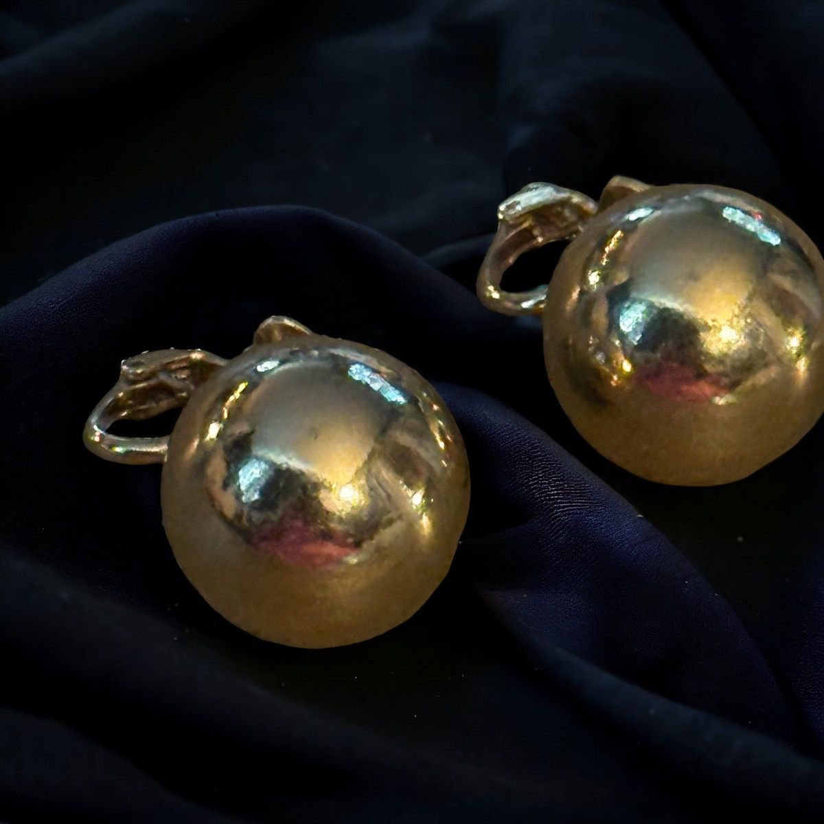 Vintage Vintage golden ball clip on earrings Size ONE SIZE - 1 Thumbnail