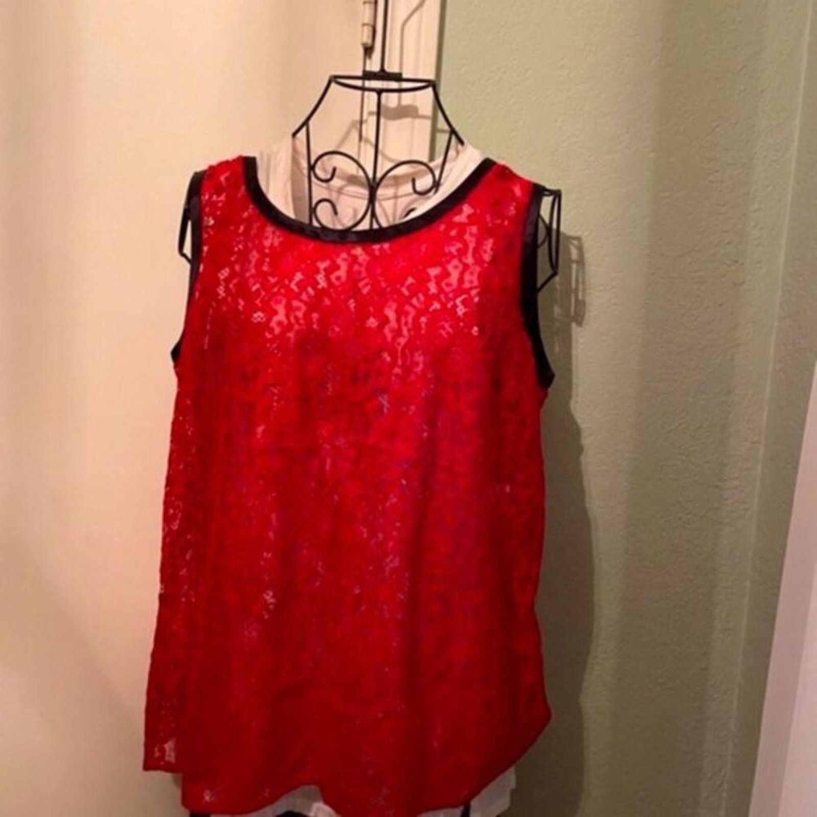Dolce & Gabbana Dolce & Gabbana Sleeveless lace top red size 8 Size M / US 6-8 / IT 42-44 - 2 Thumbnail