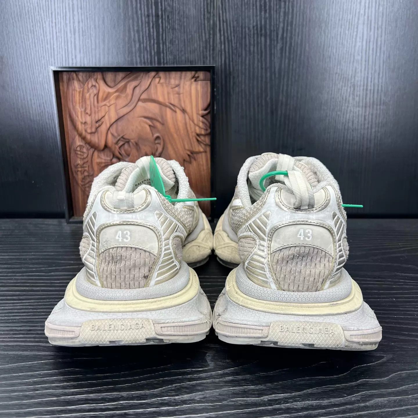 Balenciaga Balenciaga 3XL Size 43 Light Beige Like New Size US 10 / EU 43 - 6 Thumbnail