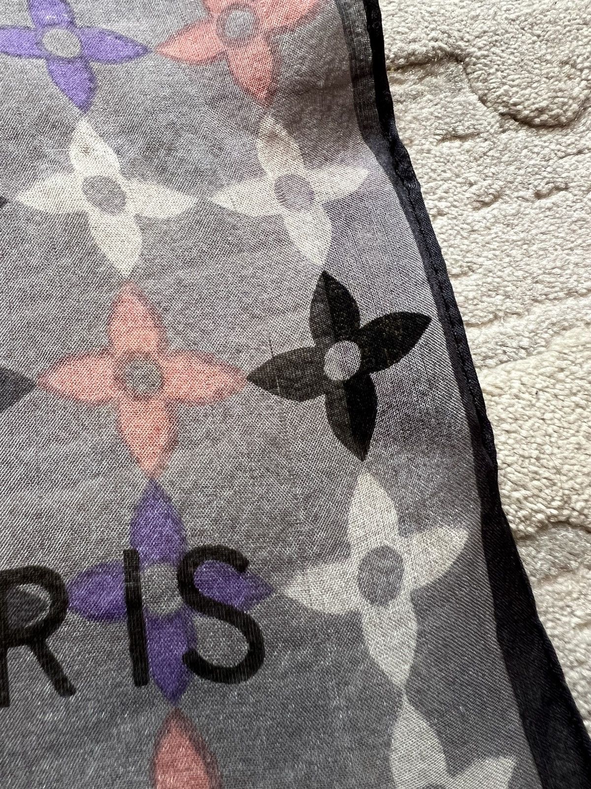 Louis Vuitton Louis Vuitton Paris scarf silk luxury monogram Size ONE SIZE - 5 Thumbnail