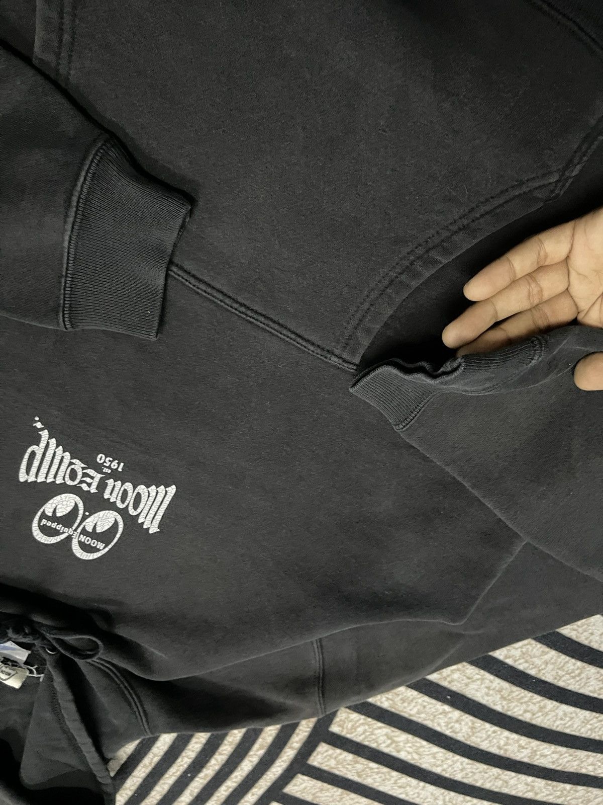 Japanese Brand 2000s MOONEYES BANDANA CROSS DESIGN RARE PULLOVER HOODIE Size US M / EU 48-50 / 2 - 11 Thumbnail