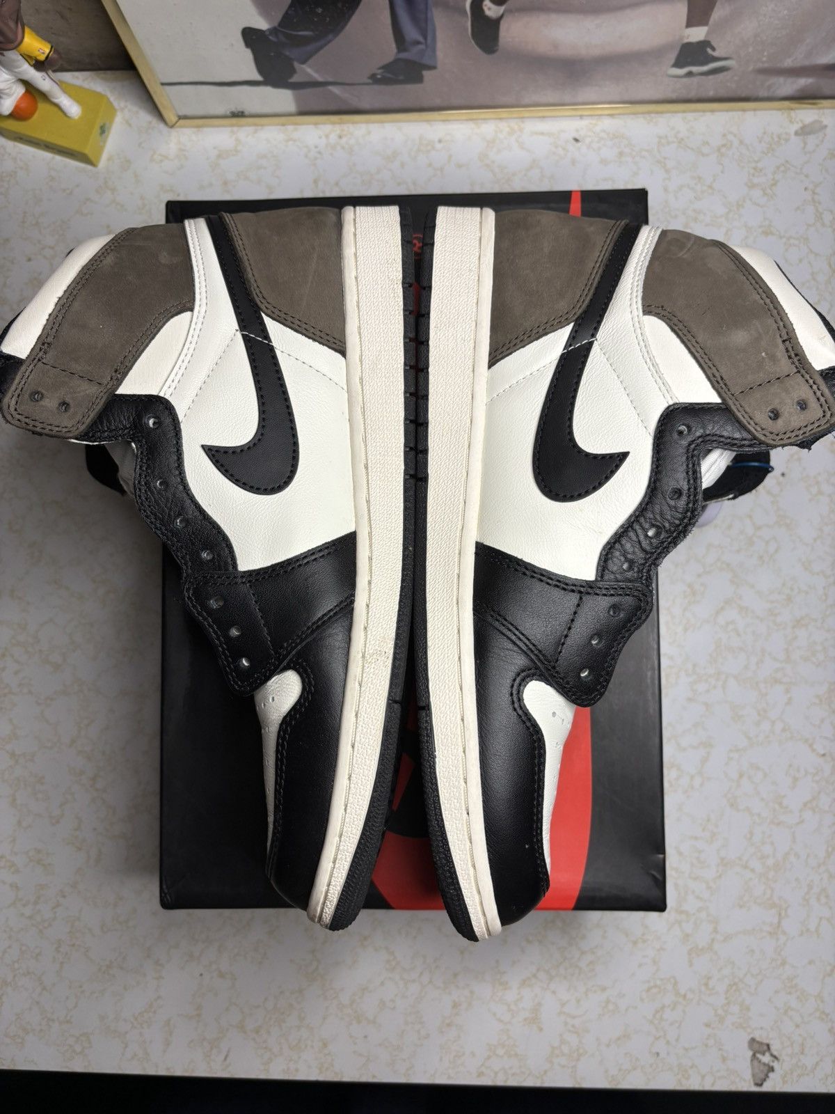 Jordan Brand Air Jordan 1 Retro High Mocha Size US 11 / EU 44 - 3 Thumbnail