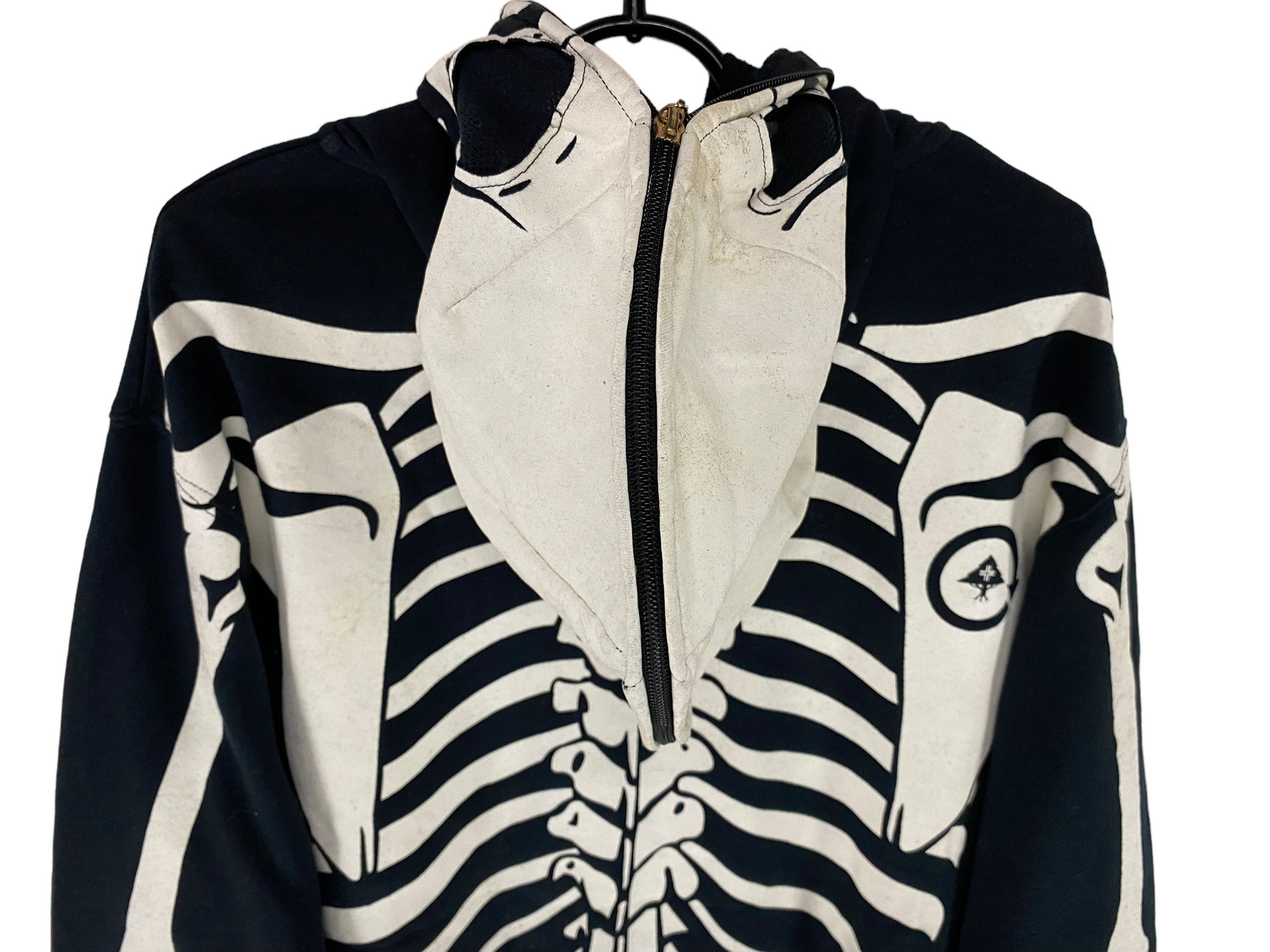 LRG × Vintage 2000s Lrg dead serious skeleton hoodie glow in the dark Size US L / EU 52-54 / 3 - 8 Thumbnail