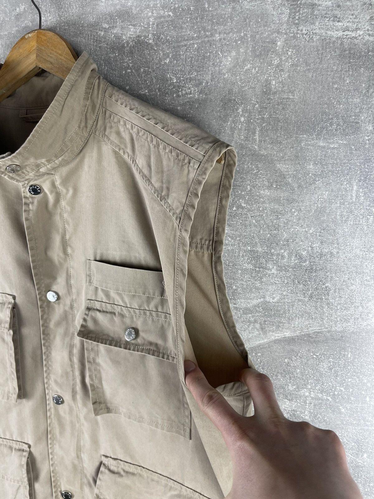 Moncler Moncler Vintage 00s Utility Field Vest Beige Size 4 Size US L / EU 52-54 / 3 - 4 Thumbnail