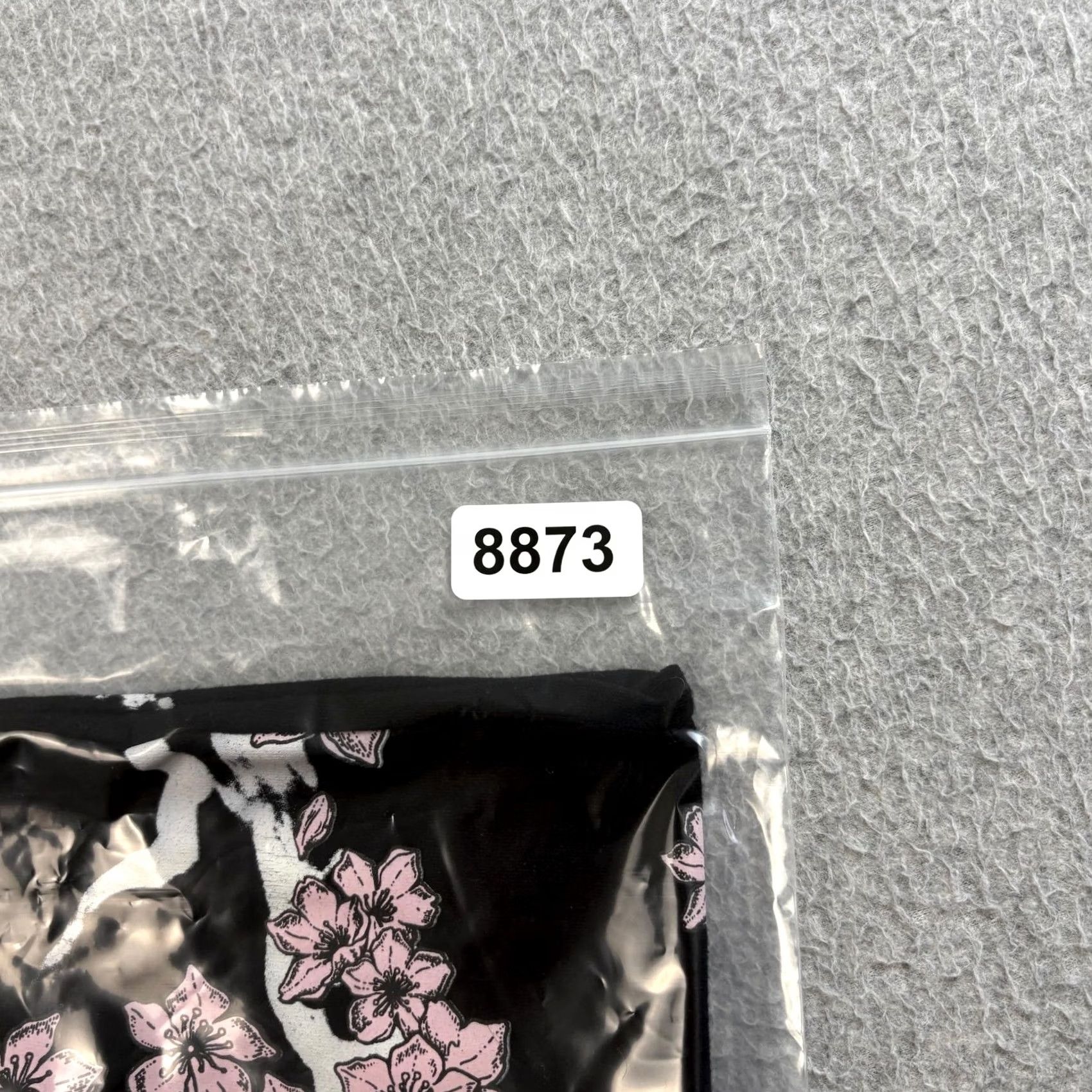 Vintage RGSTR Tank Top Shirt Mens Small Black Osaka Kyoto Tokyo Japan Cherry Blossom Graphic Print Sleeveless Crew Neck Size US S / EU 44-46 / 1 - 6 Thumbnail