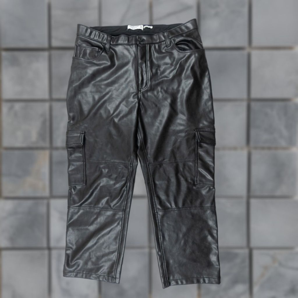 Abercrombie & Fitch Abercrombie & Fitch Women's Cargo Pants 34 Black Vegan Leather Regular Fit Size 24" / US 00 / IT 34 - 1 Thumbnail