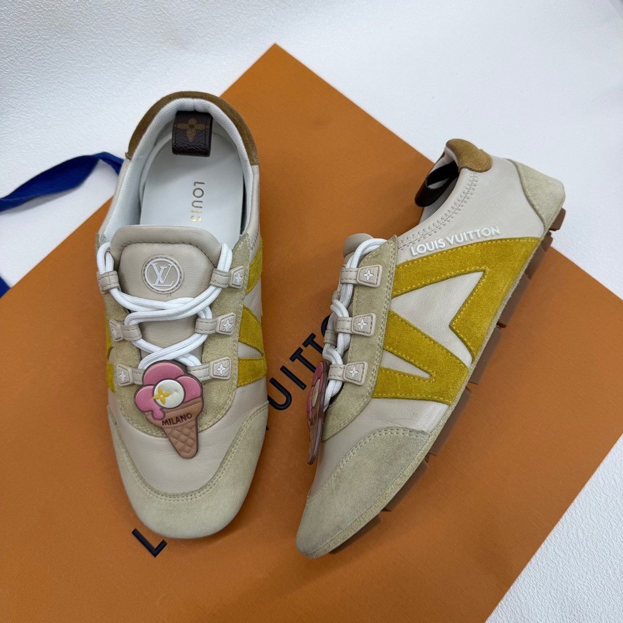 Louis Vuitton Louis Vuitton White Lowtop Sneakers us_6 Women Size US 6 / IT 36 - 1 Thumbnail