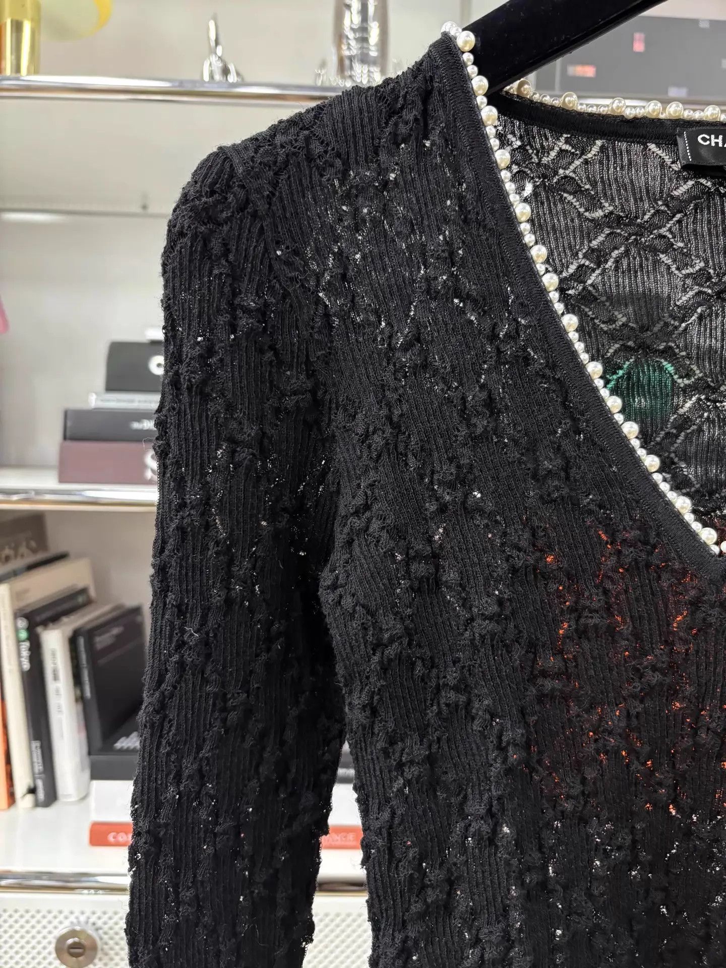 Chanel Chanel 22b Black Double C Pearl V-neck Wool Knit Top 36 Size XS / US 0-2 / IT 36-38 - 4 Thumbnail