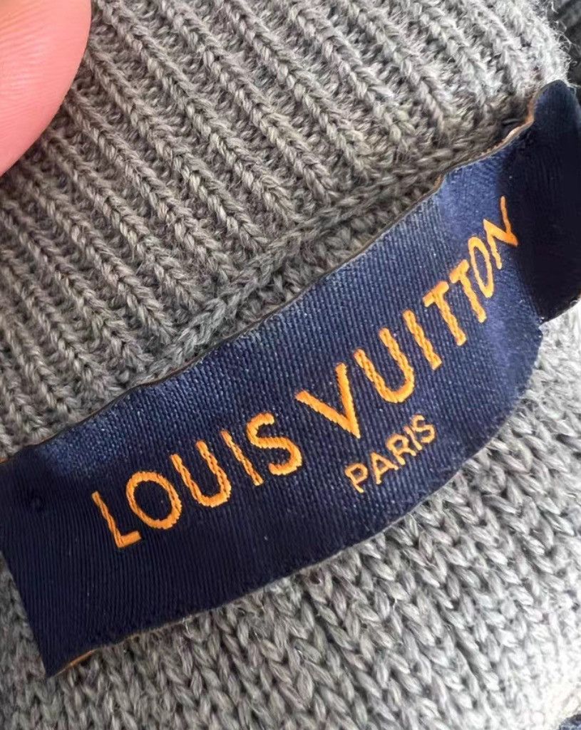 Louis Vuitton Louis Vuitton Grey large logo sweater 2412-Nextarrow Size US M / EU 48-50 / 2 - 3 Thumbnail