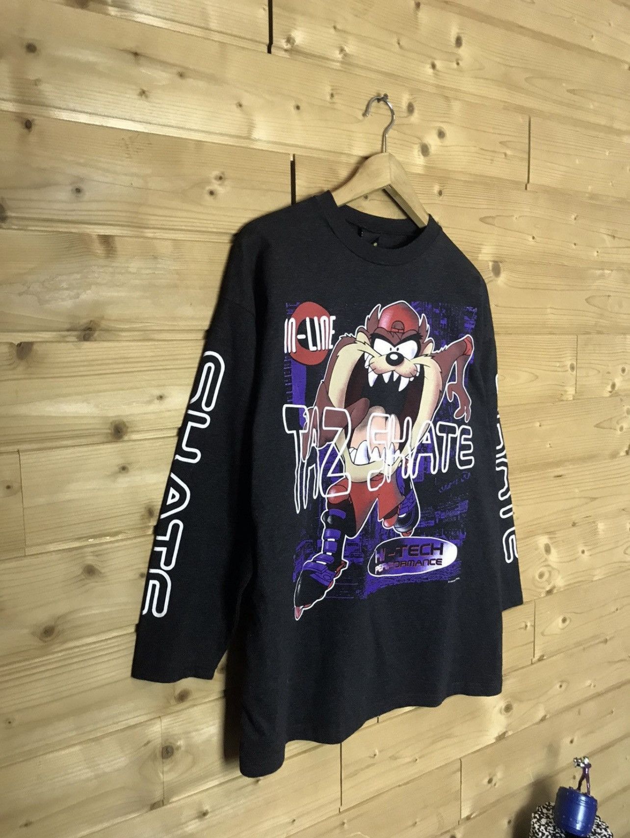 Vintage 90s Warner Bros Taz long sleeve shirt