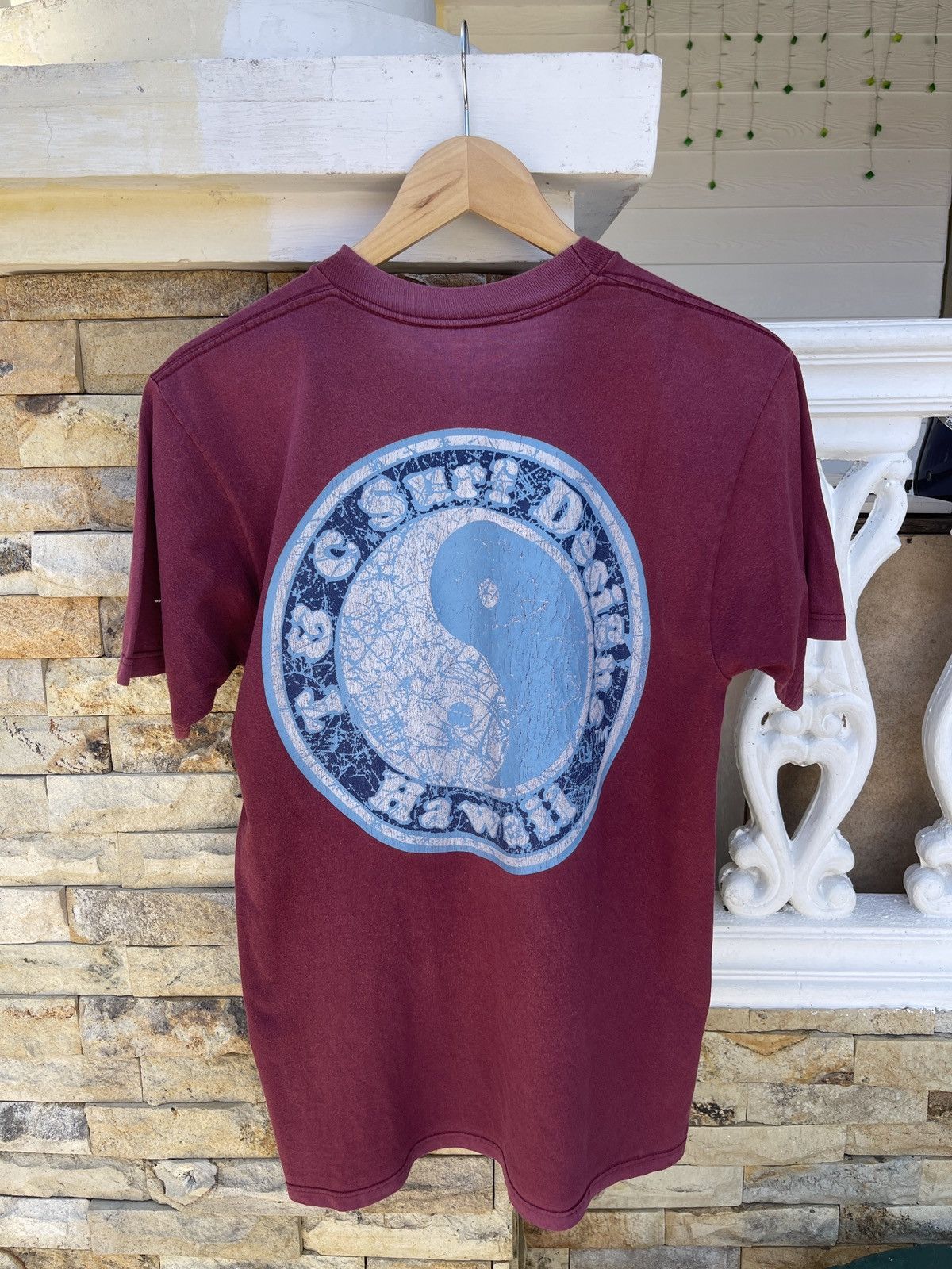 Vintage Last Drop🔥Vtg 90s T&C SURF Design Hawaii Sun Faded T Shirt Size US M / EU 48-50 / 2 - 1 Thumbnail