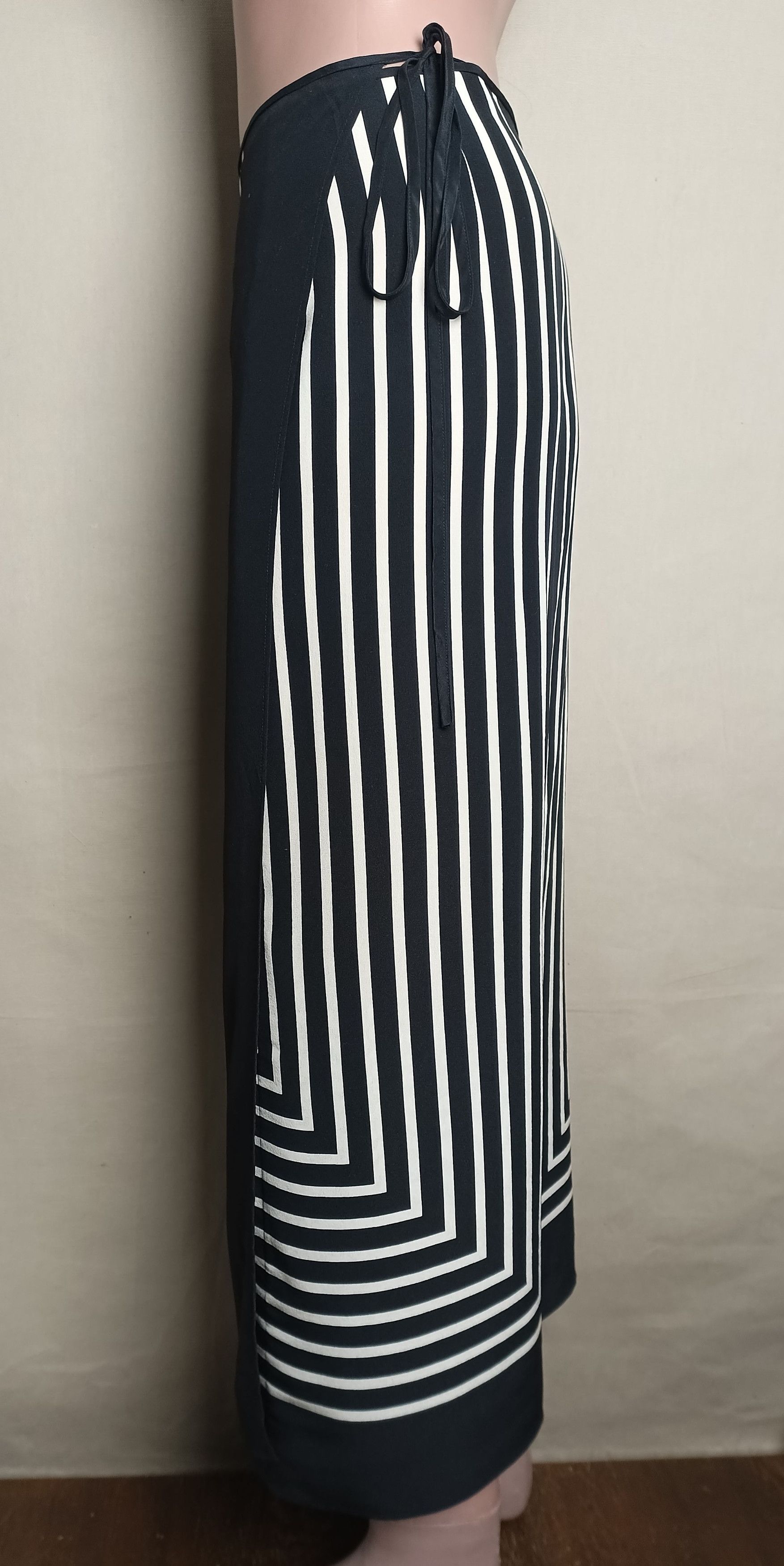 Toteme TOTEME Monogram Silk Jacquard Wrap Logo Skirt EU 42 Size 28" / US 6 / IT 42 - 6 Thumbnail
