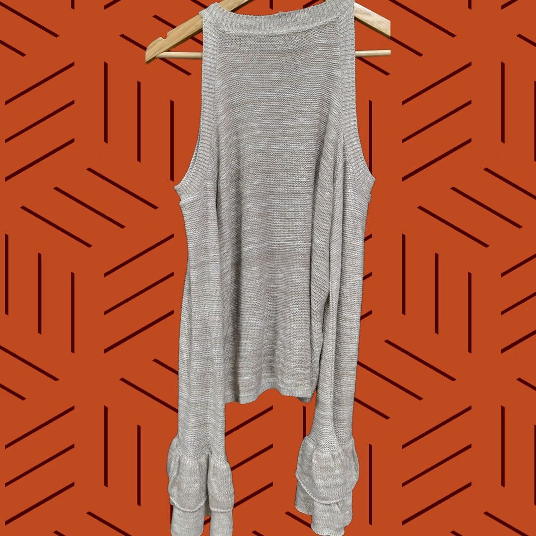 Express EXPRESS Gray Knit Top Cold Shoulder Long Sleeve Women M Blouse Crew Neck Pullover Lightweight Solid Size M / US 6-8 / IT 42-44 - 1 Thumbnail
