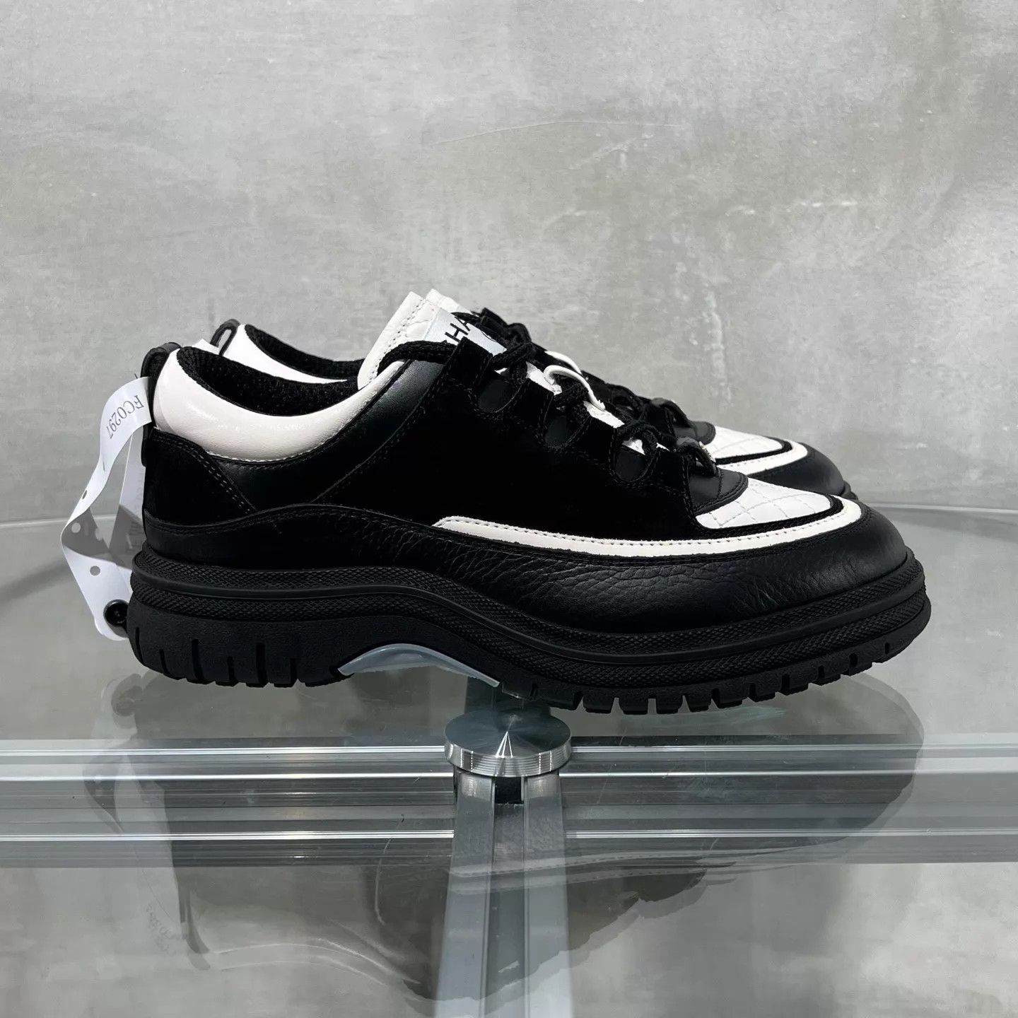 Chanel Chanel Black and White Panda Platform Sneakers Women's 37 Size US 6.5 / IT 36.5 - 4 Thumbnail