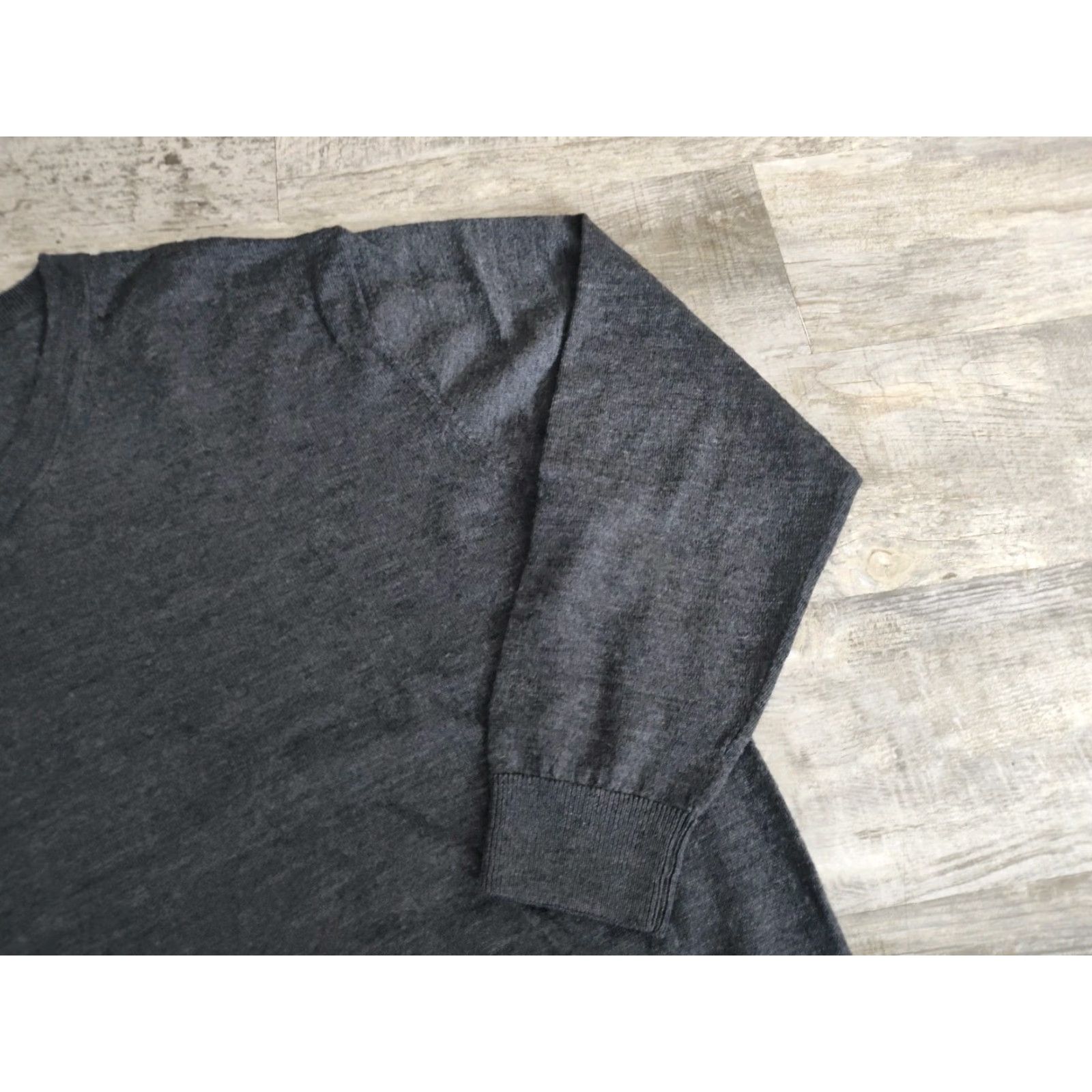 Vintage Turnbury Men's V-Neck Sweater XL Gray 100% Extra Fine Merino Wool Classic Pullover Lightweight Breathable Size US XL / EU 56 / 4 - 3 Thumbnail