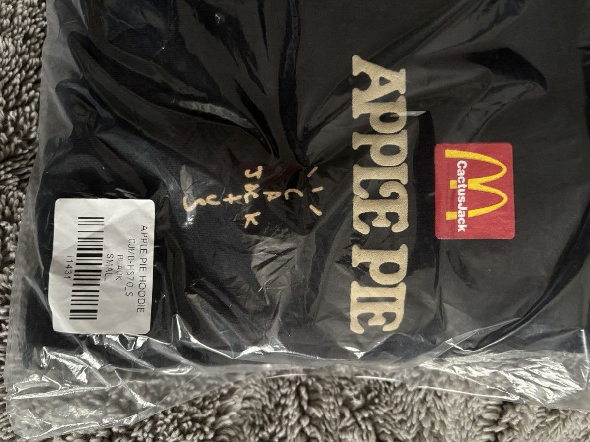 Travis Scott Travis Scott x McDonalds Apple Pie Hoodie Size US S / EU 44-46 / 1 - 1 Thumbnail