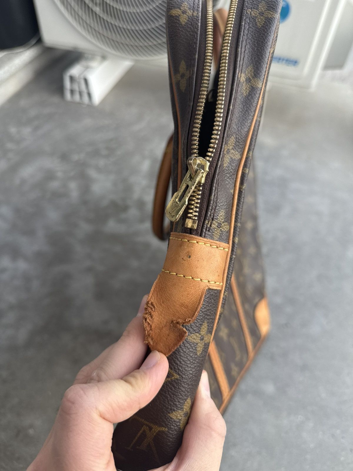 Louis Vuitton Louis Vuitton Monogram Designer Porte Documents Voyage Bag Size ONE SIZE - 3 Thumbnail