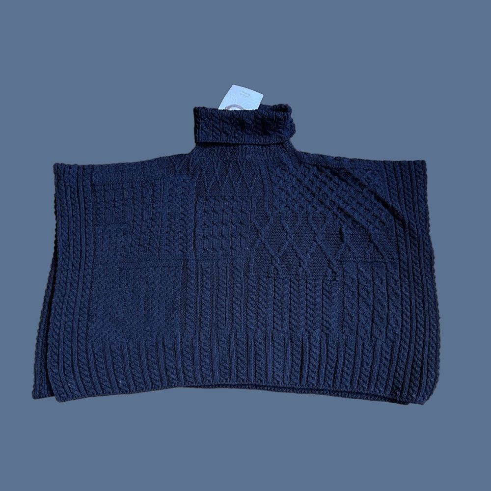 Market VINTAGE Aran Sweater Market Cowl Turtleneck Poncho Women's One Size Black Merino Wool Size ONE SIZE - 1 Thumbnail
