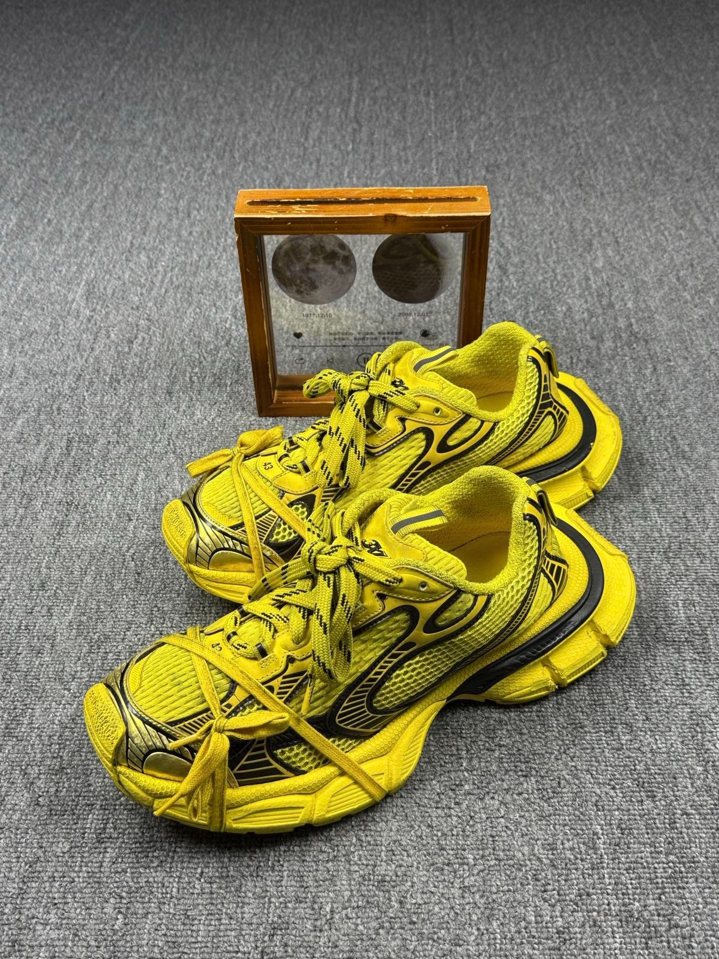 Balenciaga Balenciaga Yellow Lowtop Sneakers 10 Men Size US 10 / EU 43 - 1 Thumbnail