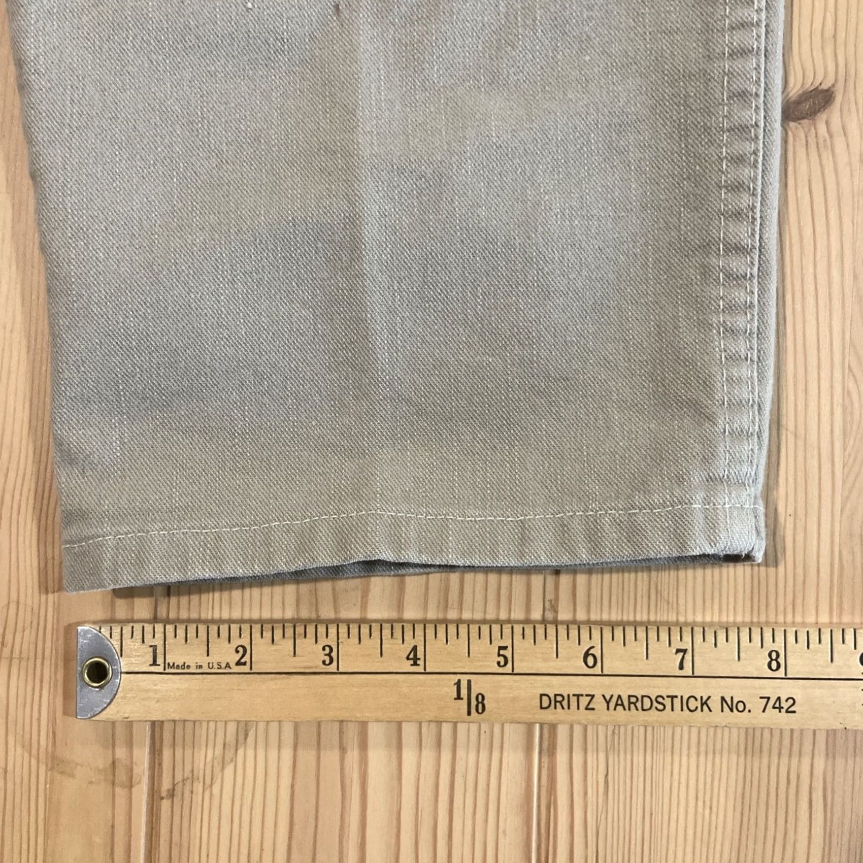 Levi's VINTAGE Levi's 550 Jeans Mens 32X29 Relaxed Straight 2001 USA Beige Denim 5-Pocket Shirt? Size US 32 / EU 48 - 6 Thumbnail