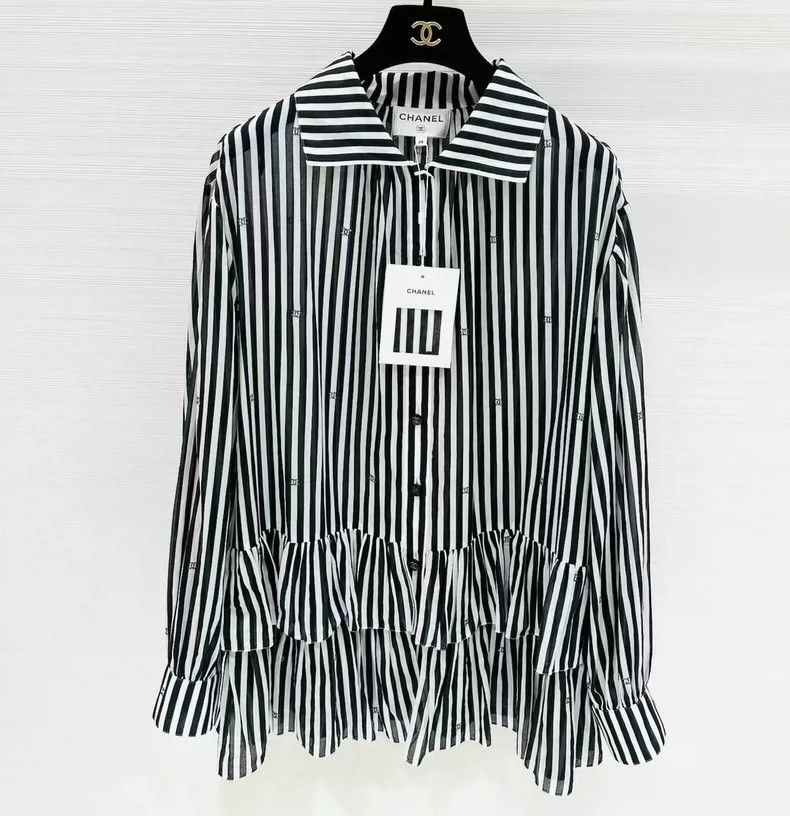 Chanel Beach series striped shirt skirt