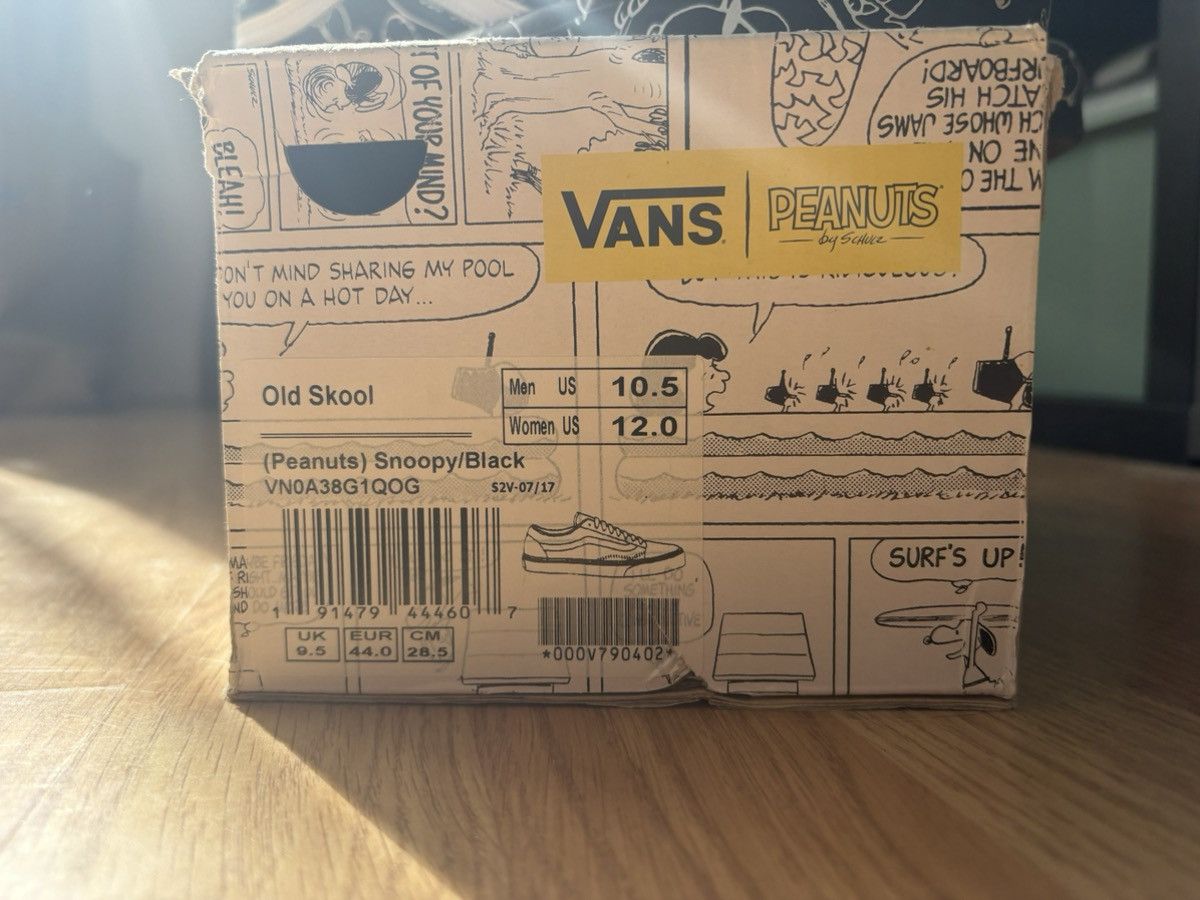 Peanuts × Vans Vans Old Skool Peanuts Snoopy Size US 10.5 / EU 43-44 - 8 Thumbnail