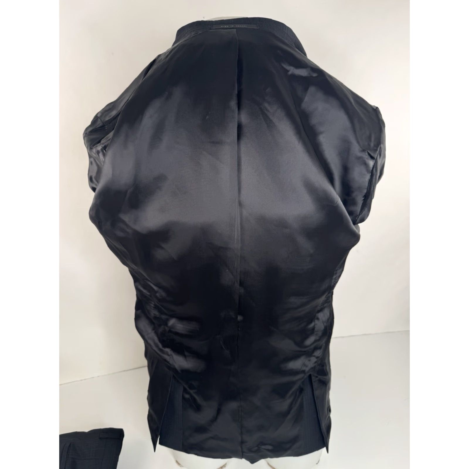 Hugo Boss HUGO BOSS / REDA Wool Suit Mens 40 R 33/30 Black, Jacket 40 R Pants 33/30, Wool, Regular, Suit, Smoke Free Home, 23 Size 40R - 4 Thumbnail